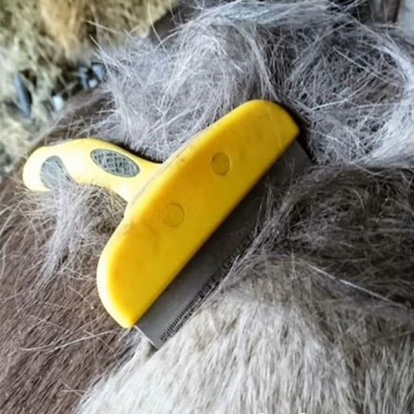 Zgrzebło do usuwania martwego włosa furminator dla konia